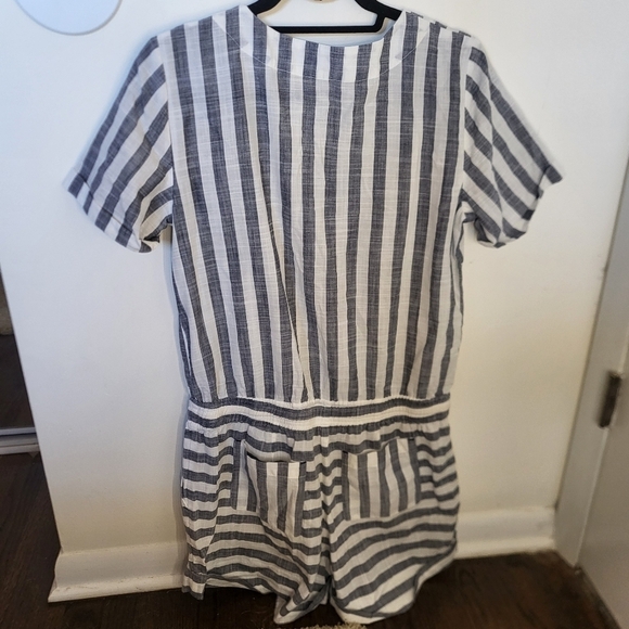 EUC Ann Taylor Loft Beach Striped Romper Navy White Cotton Size 4 - Picture 6 of 12